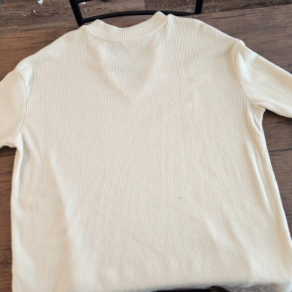 Terra & Sky key hole sweater - Picture 2 of 2